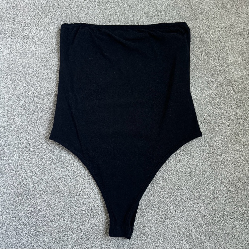 Prettylittlething Basic Black Cotton Blend Bandeau Bodysuit - Picture 2 of 8